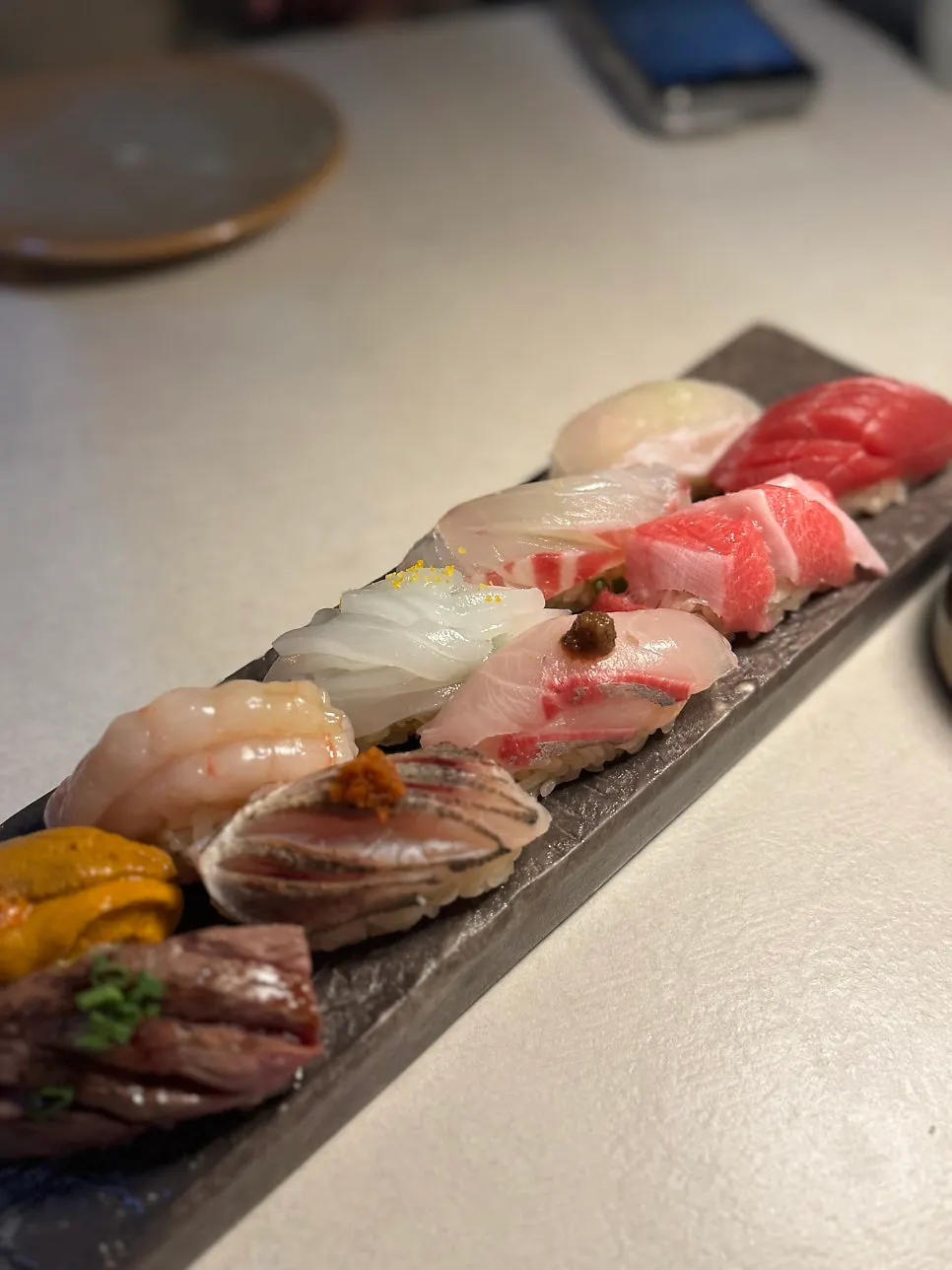오사 한남 테이블에 차려진 주문 메뉴