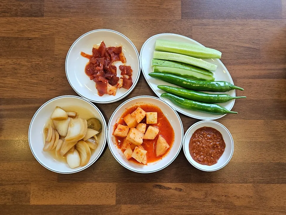 Basic side dish spread with kkakdugi and pickles