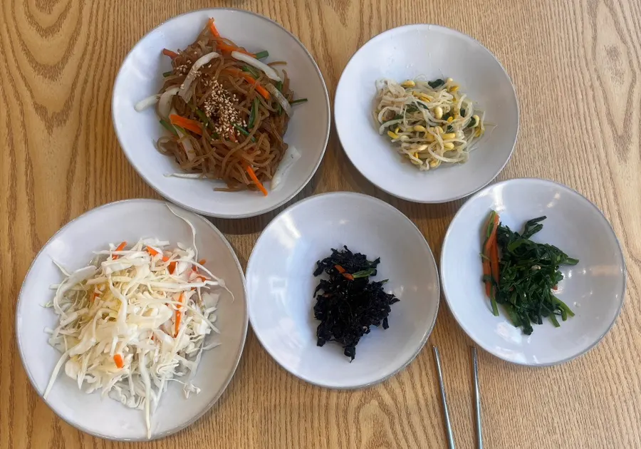 Basic side dishes set out for the Ossam set meal