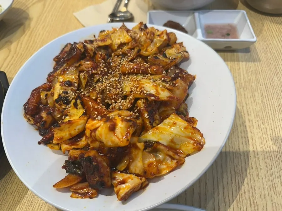 Final shot of stir-fried squid and bossam from the Ossam Set Meal
