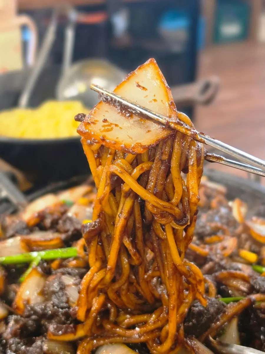 찜기에 담긴 촉촉한 찐만두