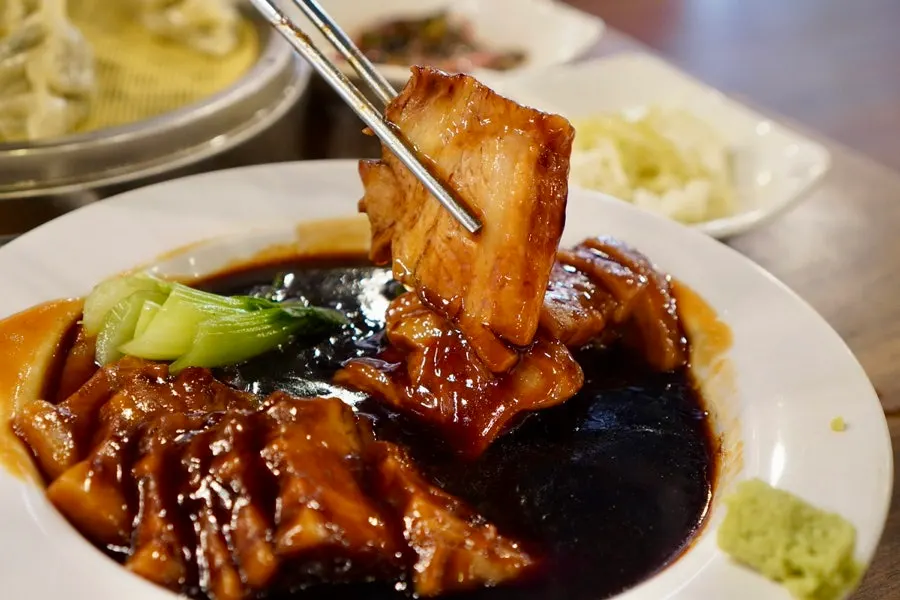 Stone-pot jjajang sauce mixed into rice