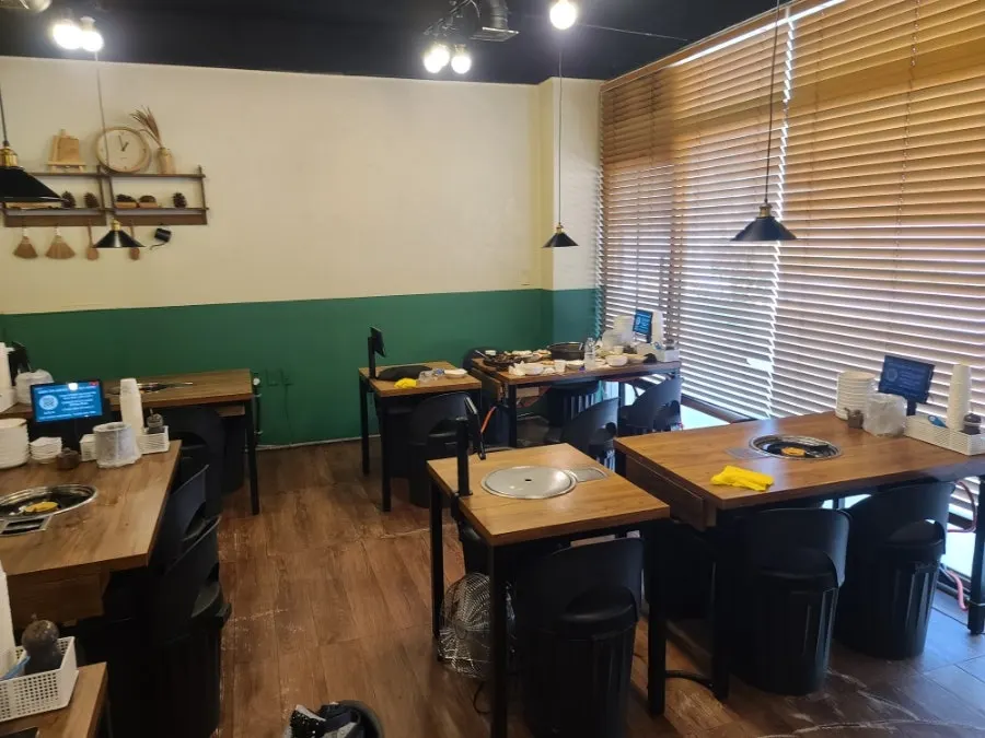Comfortably spaced seating at Dami Sik