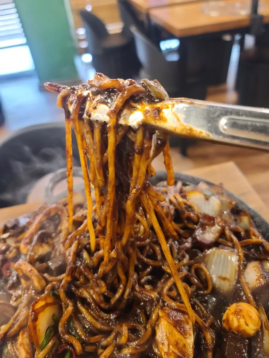 Thick jjajang sauce and noodles