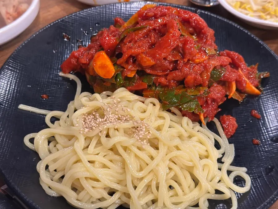 동태전골과 함께 나온 명태회무침