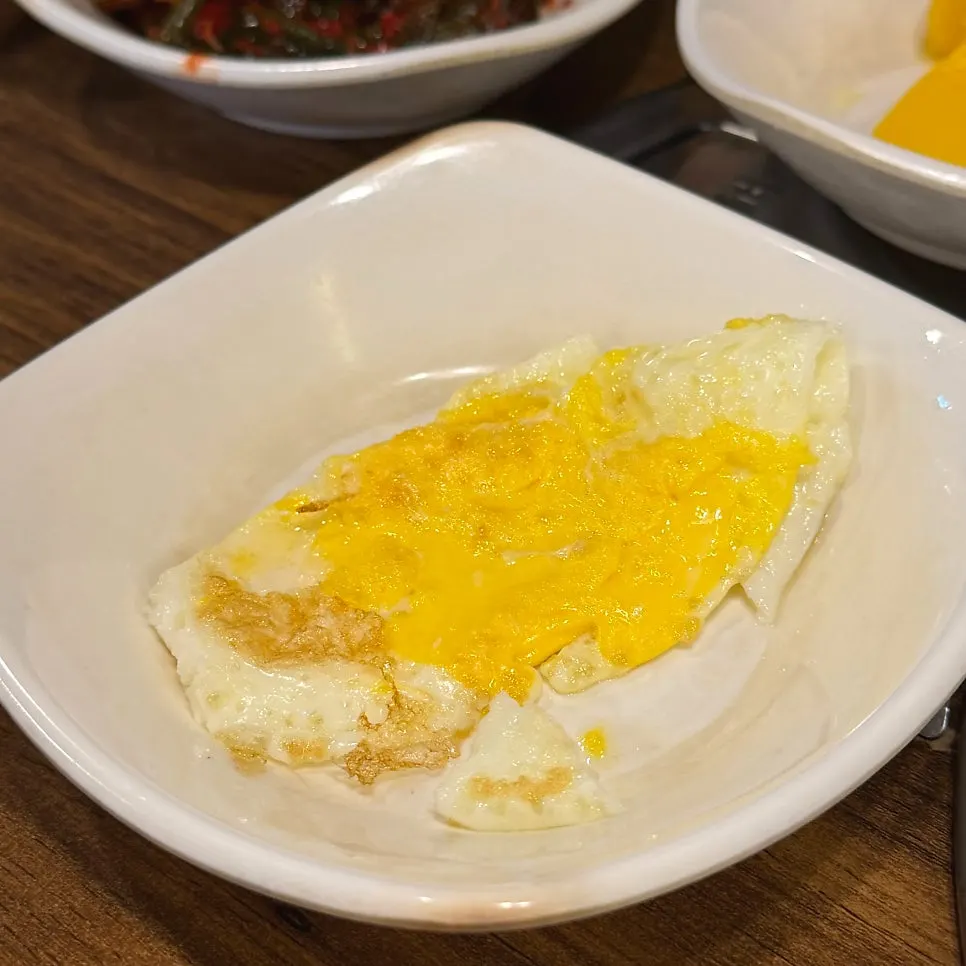 Self-service corner for making fried eggs
