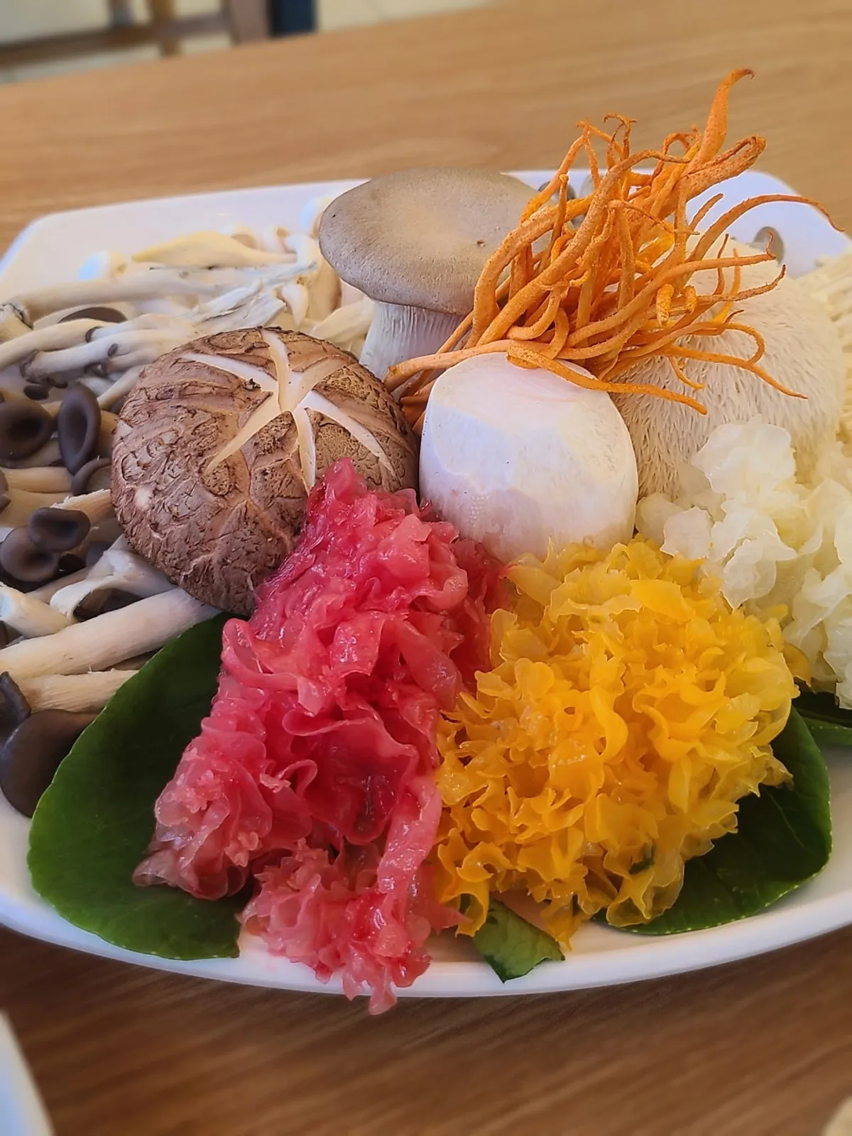 Longevity mushroom shabu kalguksu and mugwort noodles in Dugok-dong, Osan, at Dongchundang