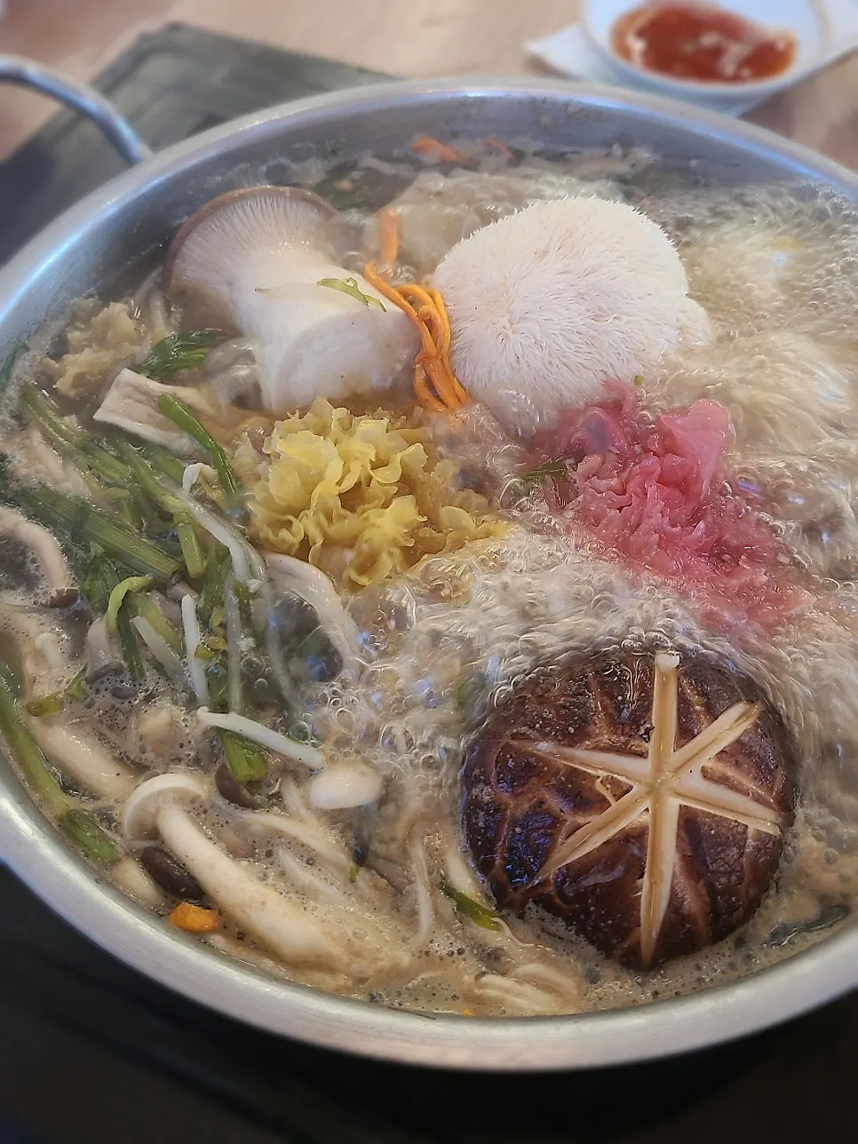 Shabu-shabu with meat and chili sauce