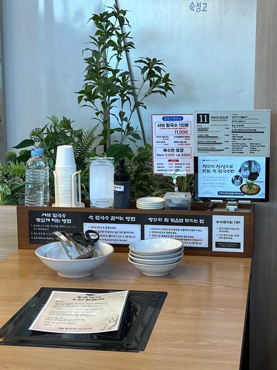 Restaurant tables well suited to family seating