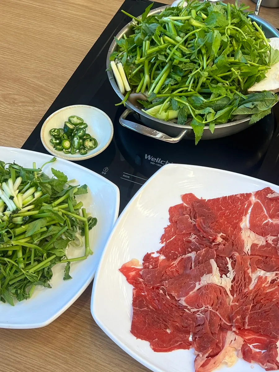 Table spread of shabu kalguksu ordered with clear broth
