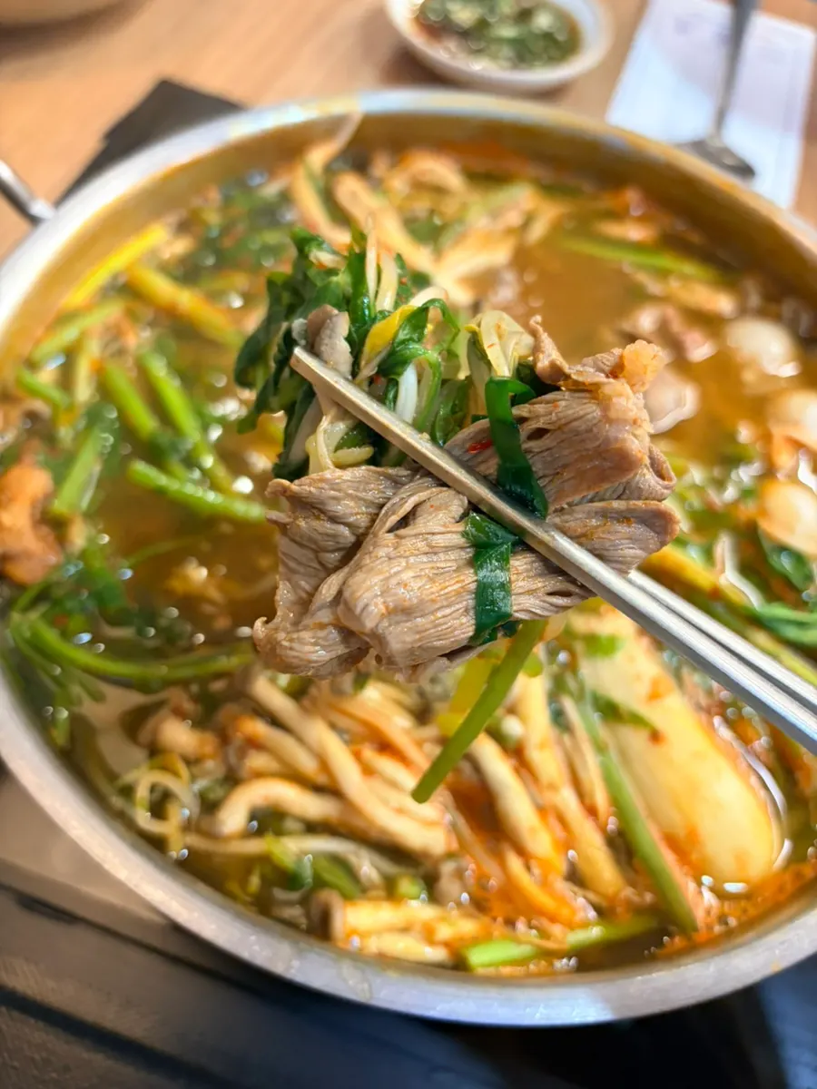 Mushroom shabu topped with plenty of minari