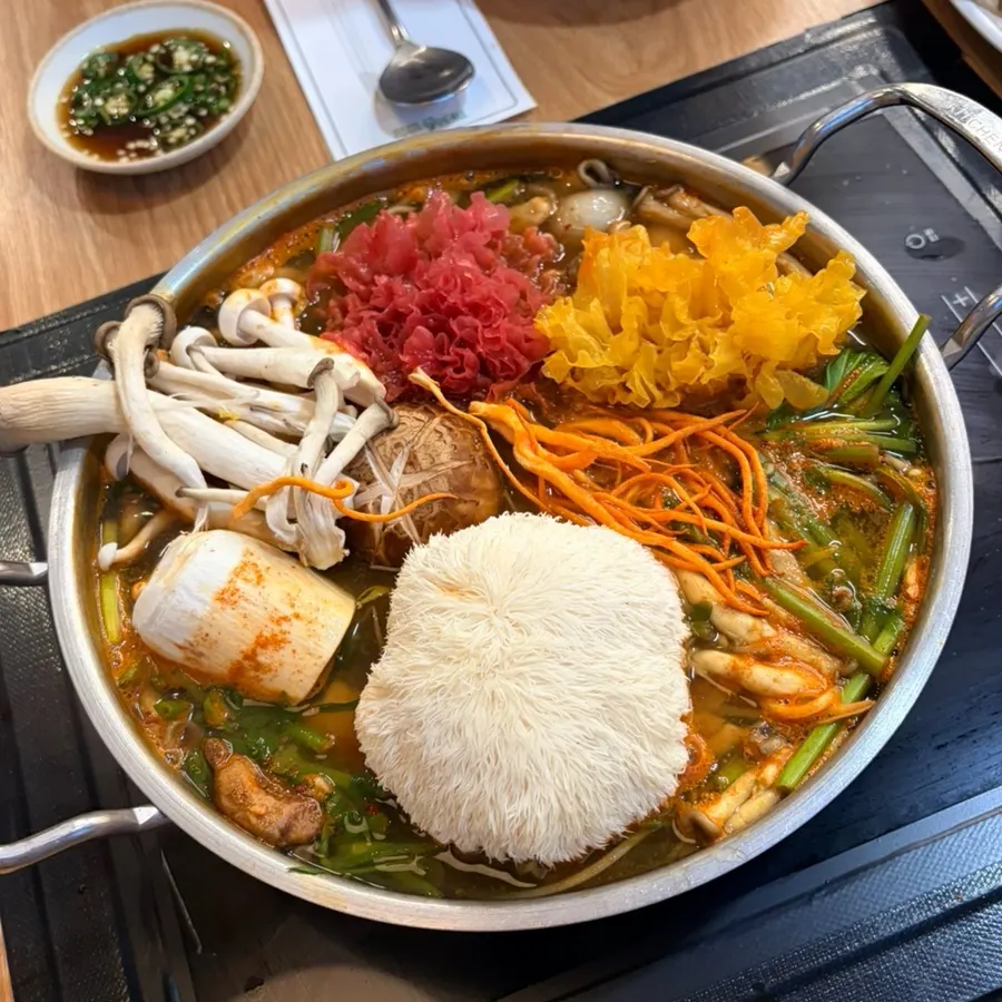 Shabu-shabu broth simmered with mushrooms