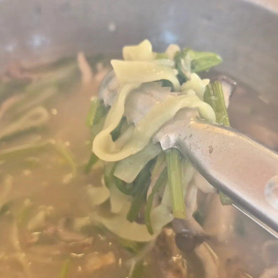 냄비에 볶아낸 마무리 볶음밥