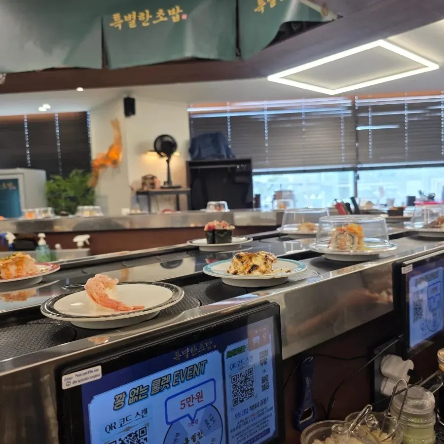 Menu board showing flat ₩1,890 per plate sushi