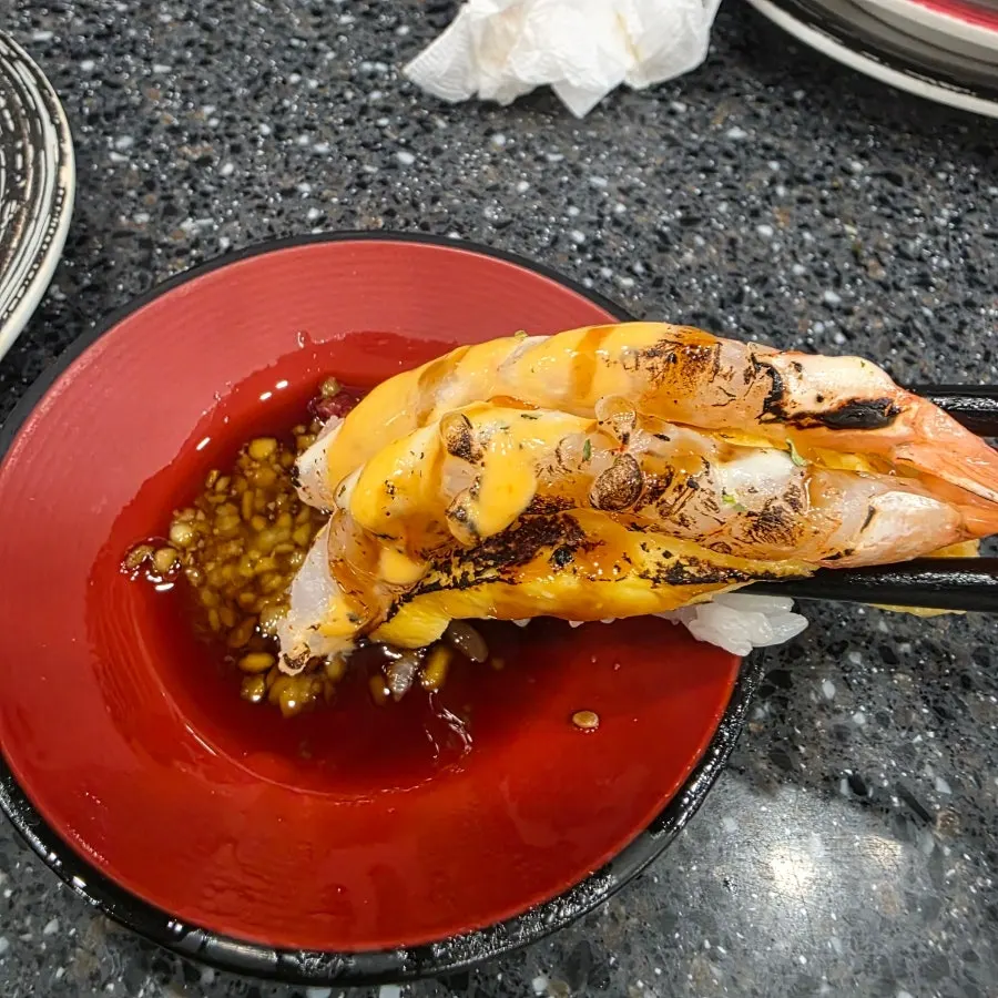 Cheese scallop sushi topped with cheese