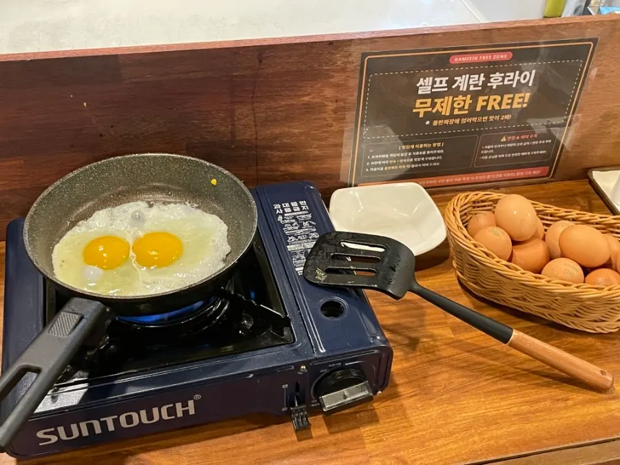 Two bowls of rice served with the set