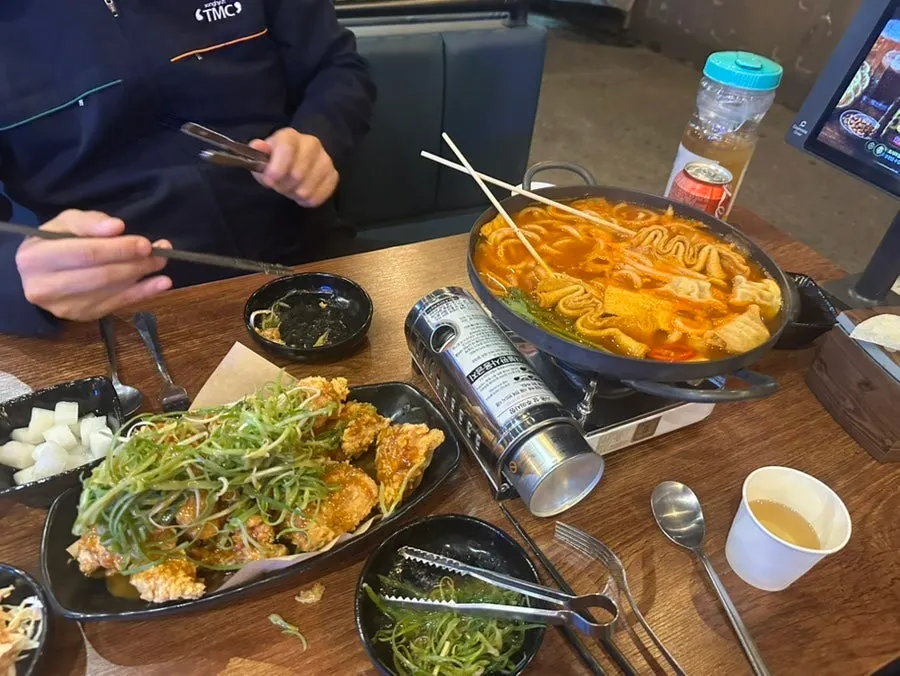 Generously portioned kimchi eomuk udon