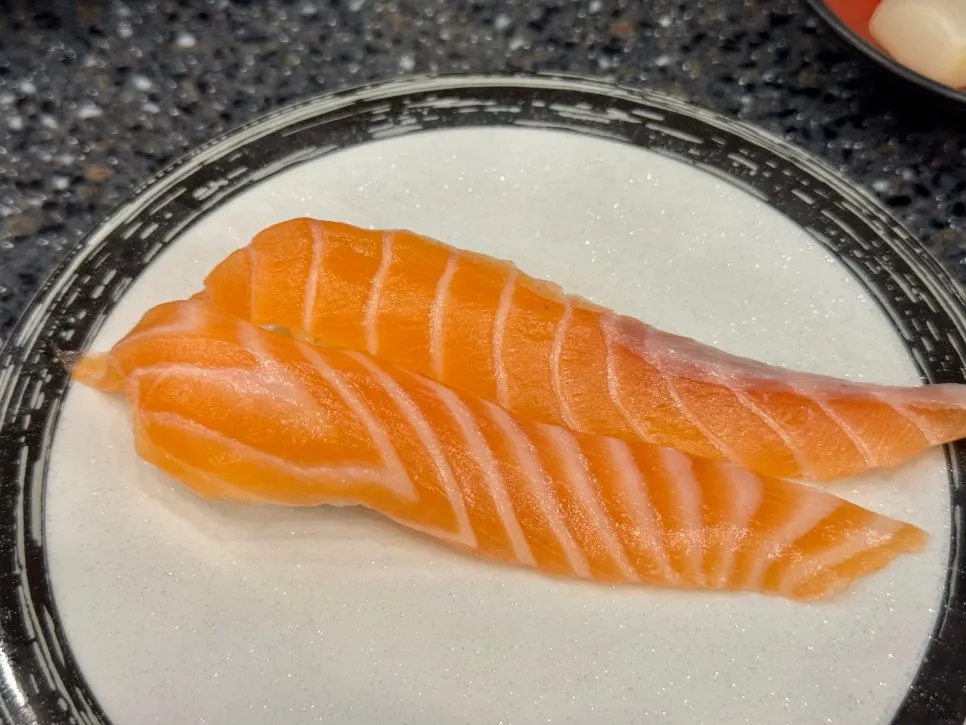 厚みのあるサーモン寿司