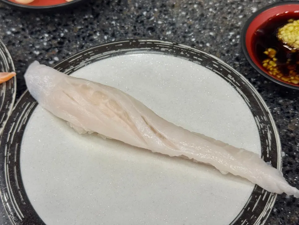 長くのったヒラメのヒレ寿司