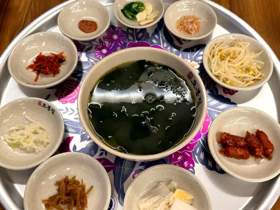 Basic side dish set at Obongjip Samseong Branch