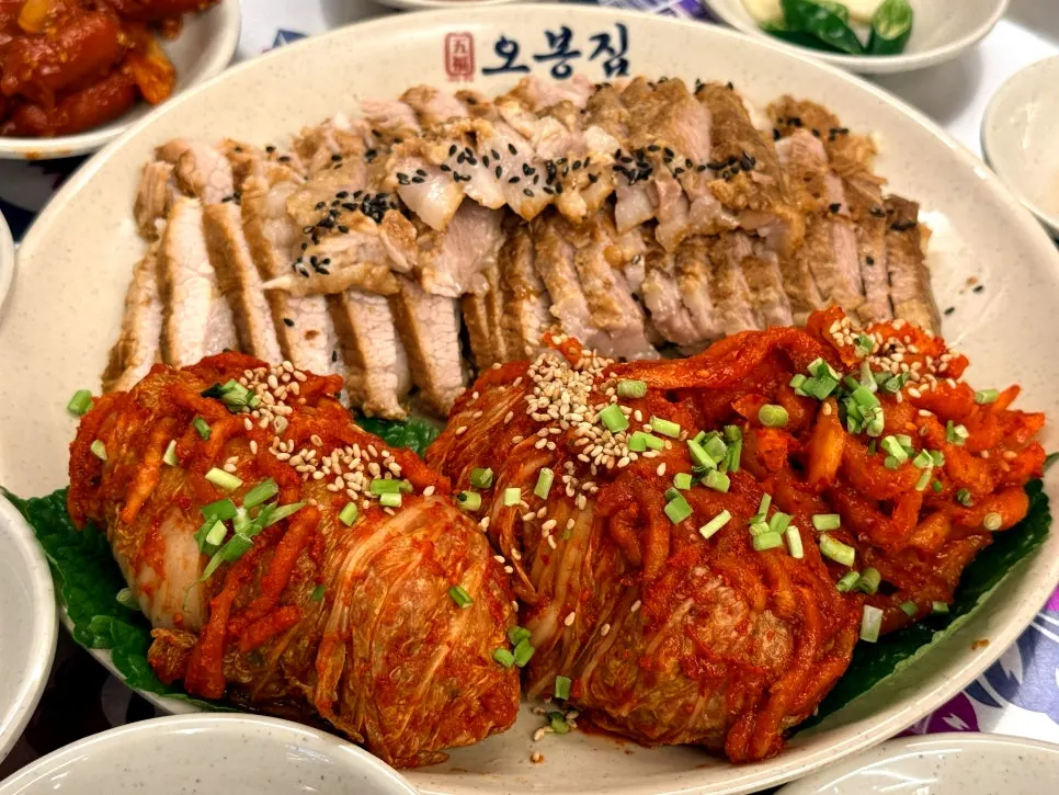 Plate of large Obongjip Bossam with gabrisal boiled pork