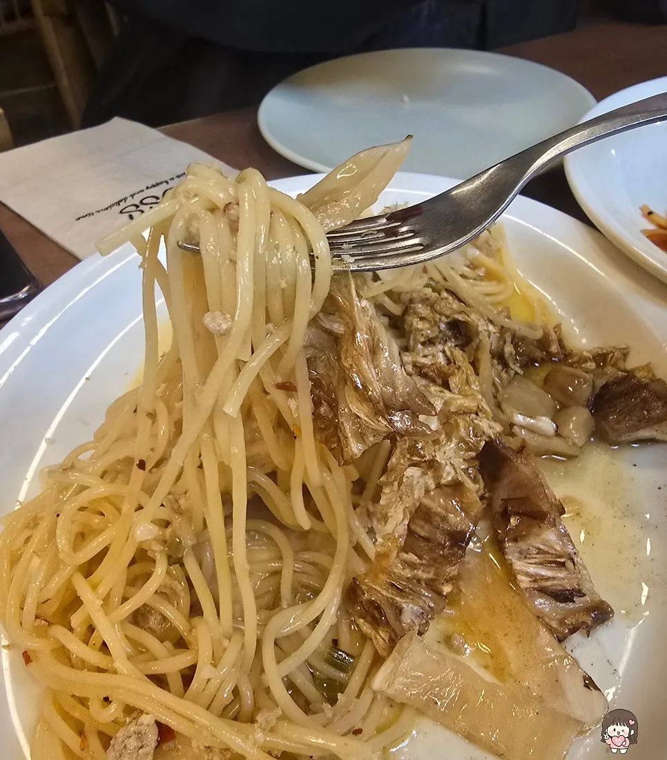 Noodles twirled up from the meat crumble & aged kimchi pasta