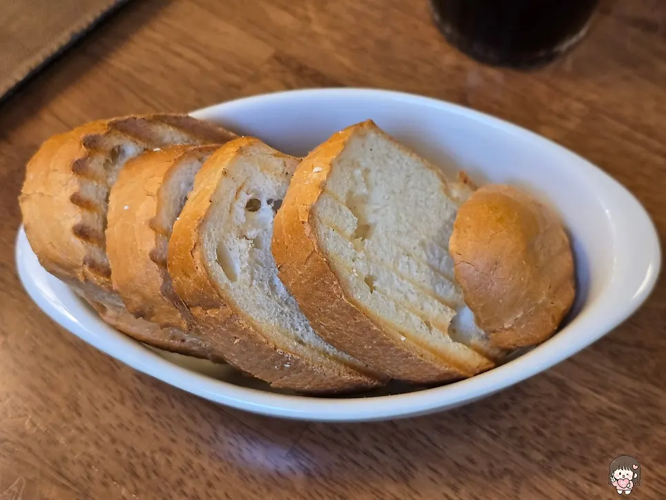 Four golden, sliced pieces of baguette