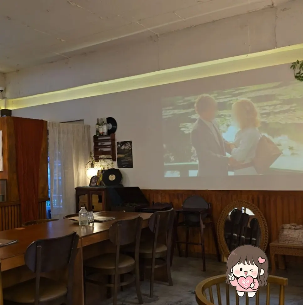 View of a chef visible through the glass near Oseuseu's kitchen
