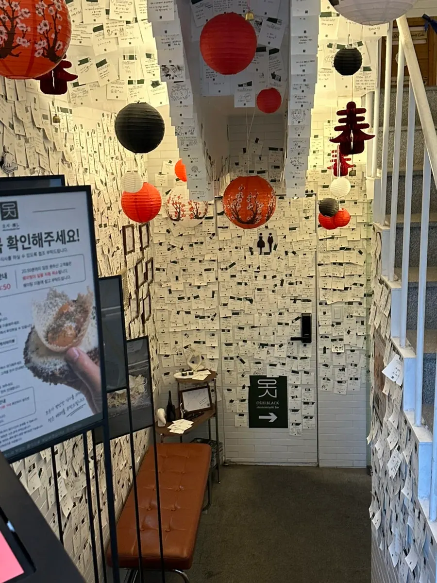 Entrance with the Oshi Black Seongsu logo sign