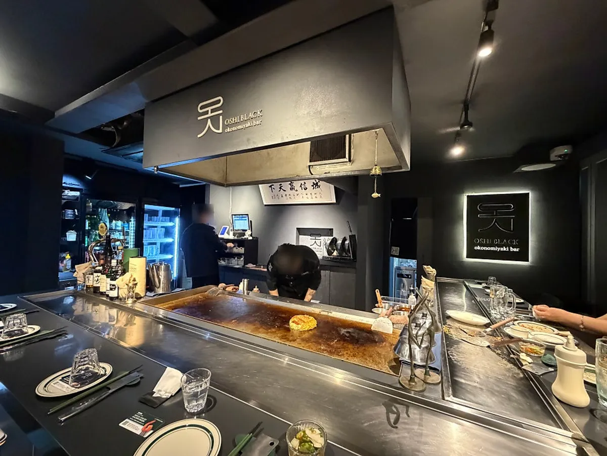 Bar table and open teppan kitchen at Oshi Black Seongsu