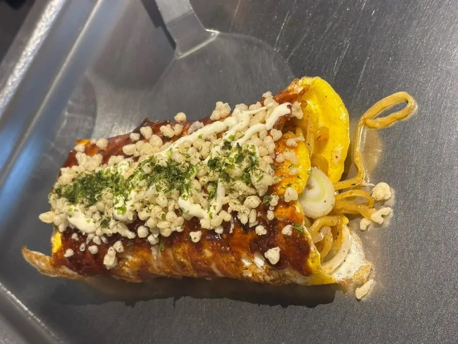 Yakisoba pork belly roll on the teppan