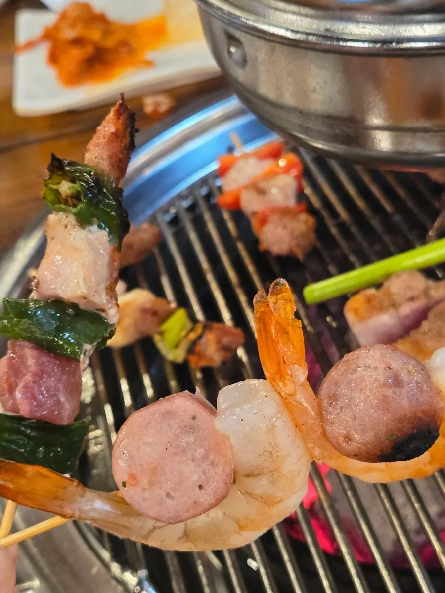 A piece of meat served on raw onion slices