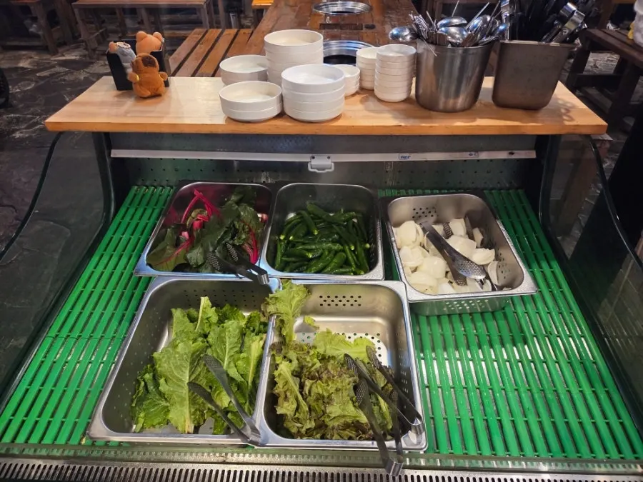 Self-serve bar for lettuce wraps