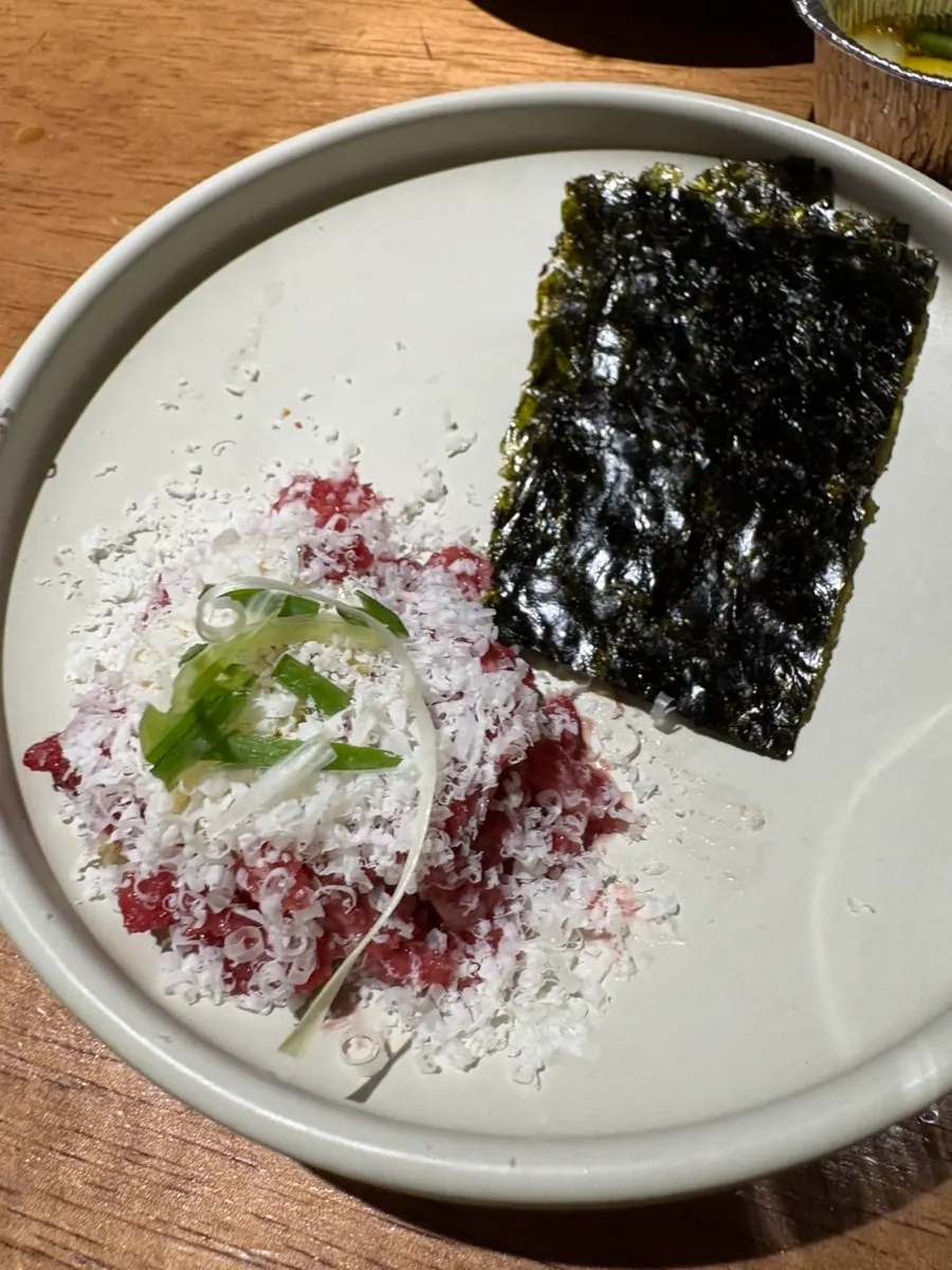 깻잎과 쌈무에 싸 먹는 숙성 고기