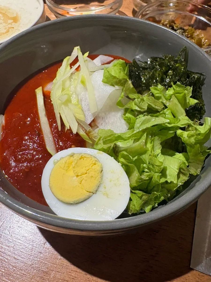 새콤달콤한 양념의 비빔쫄면 한 그릇