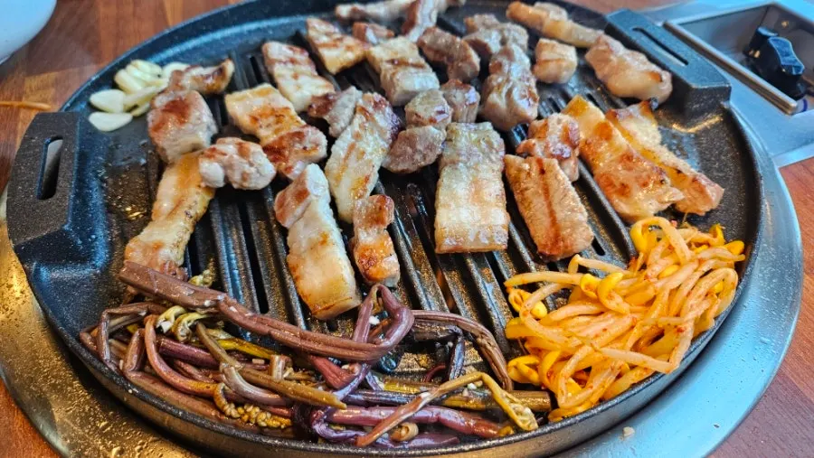 Assorted four cuts from the 500g half pig platter