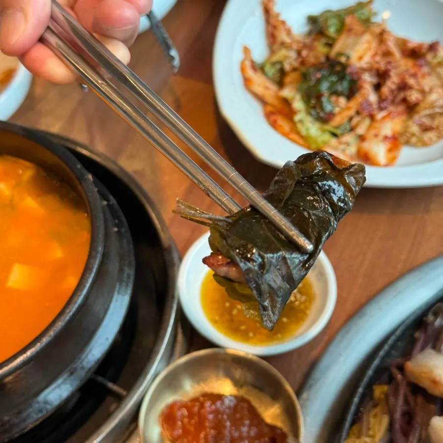두부 가득한 옛날식 된장찌개