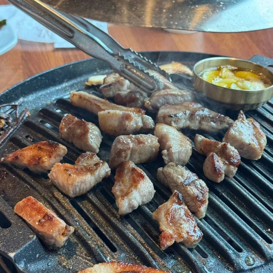 쌈장에 찍는 구운 목살