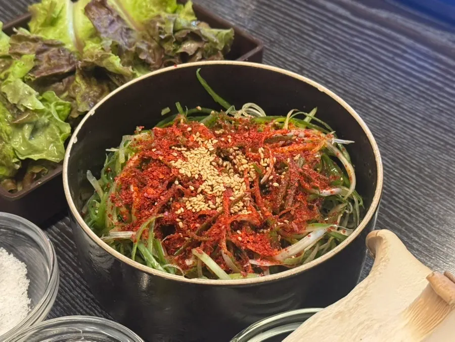 수북하게 담긴 파절이