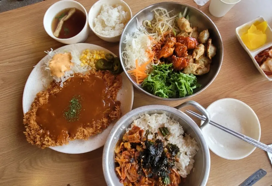 Signature menu guide for Haengbokhan Udon Gage Cheongju Osong Branch
