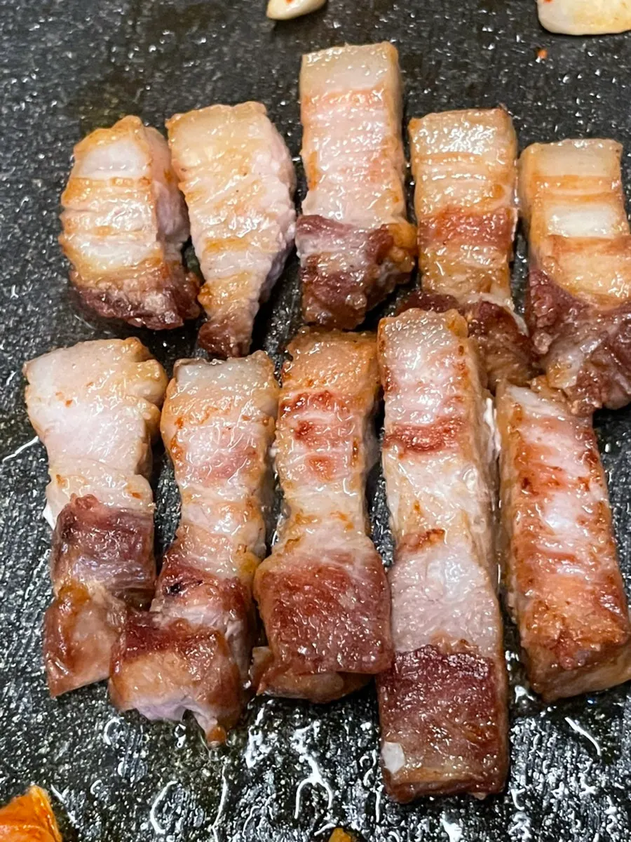 Grilled pork belly included in the set