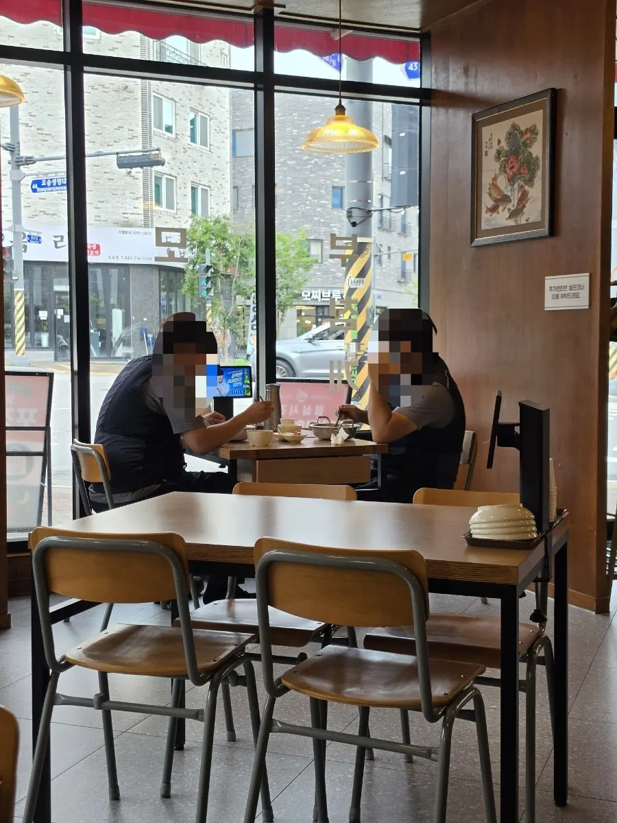 행복한우동가게 청주오송점 실내 전경