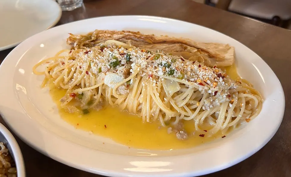 Plate of Oseuseu's aged kimchi pasta with meat crumbs