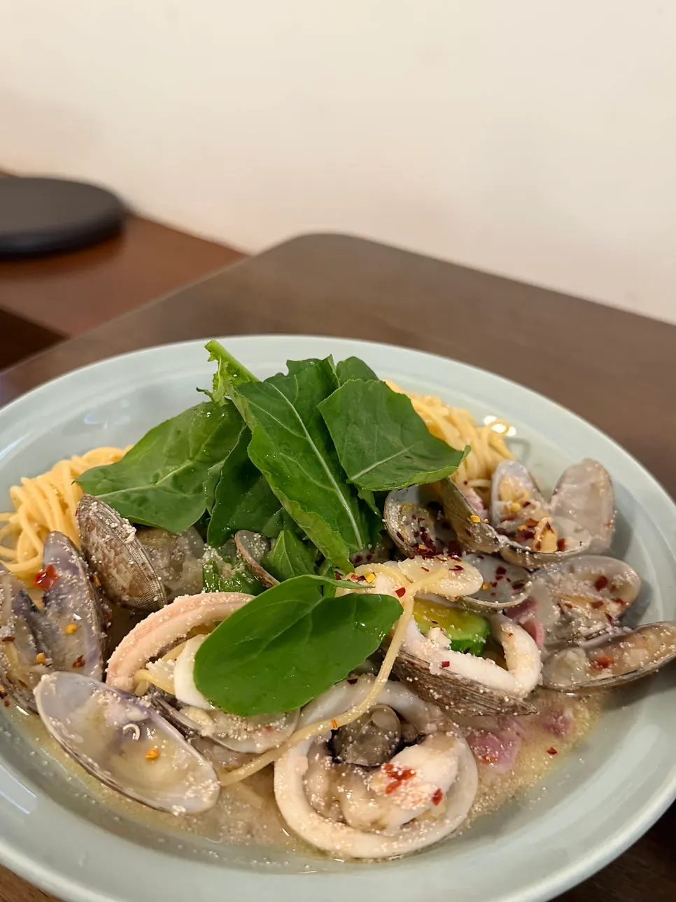 Sharing four dishes at Oseuseu