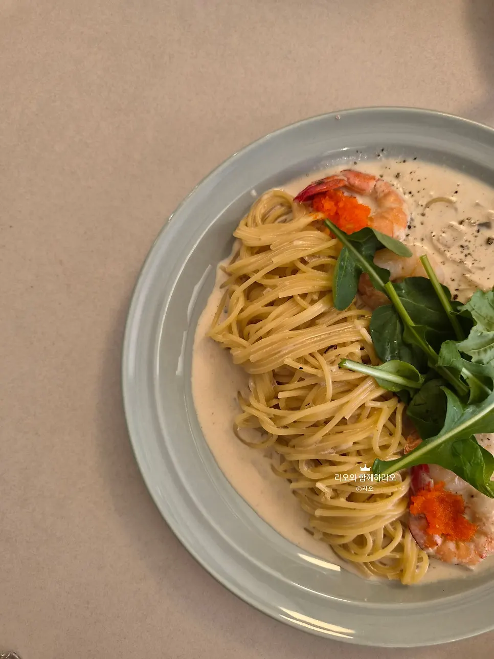 Oseuseu's red shrimp pasta topped with basil and salmon roe