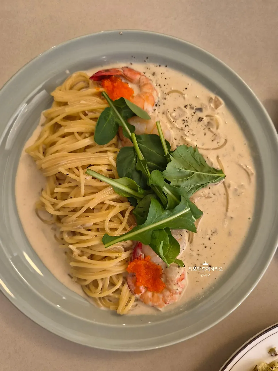 Red shrimp in the cream sauce pasta