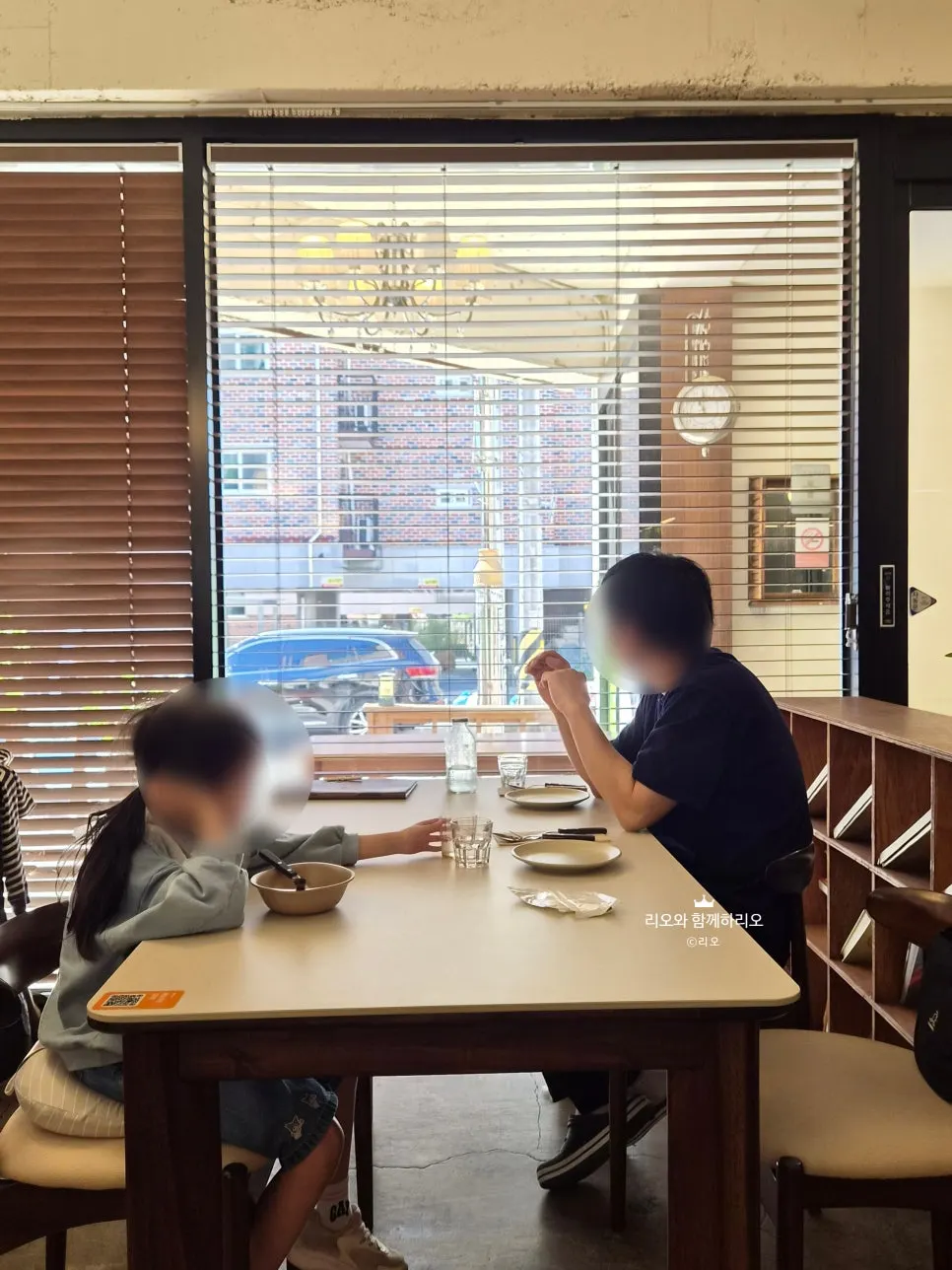 A closing shot of Oseuseu's interior