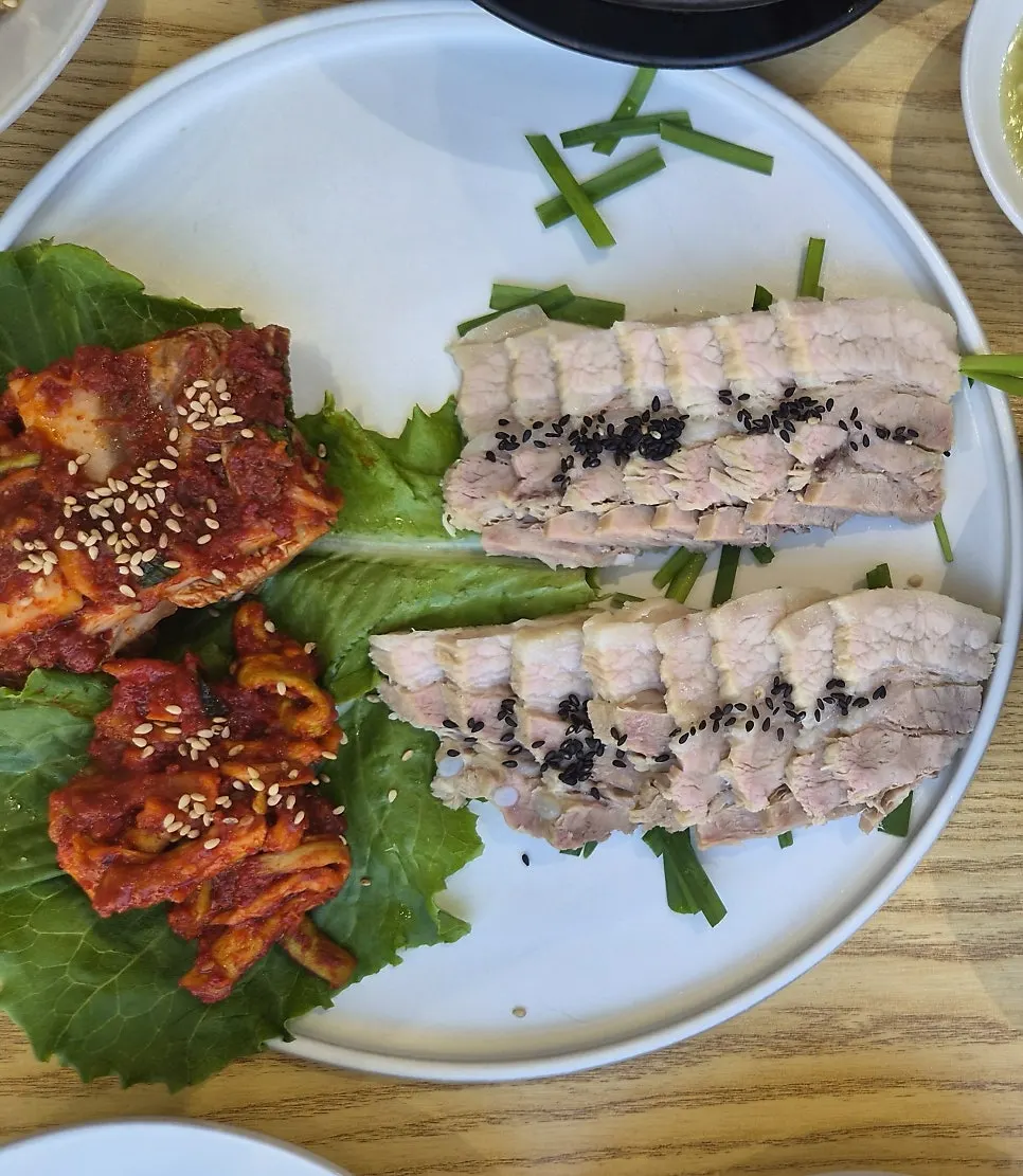 Plate of boiled bossam pork