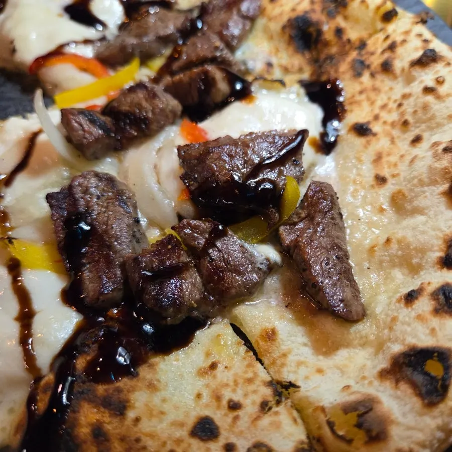 Gorgonzola pizza with Korean beef and cheese