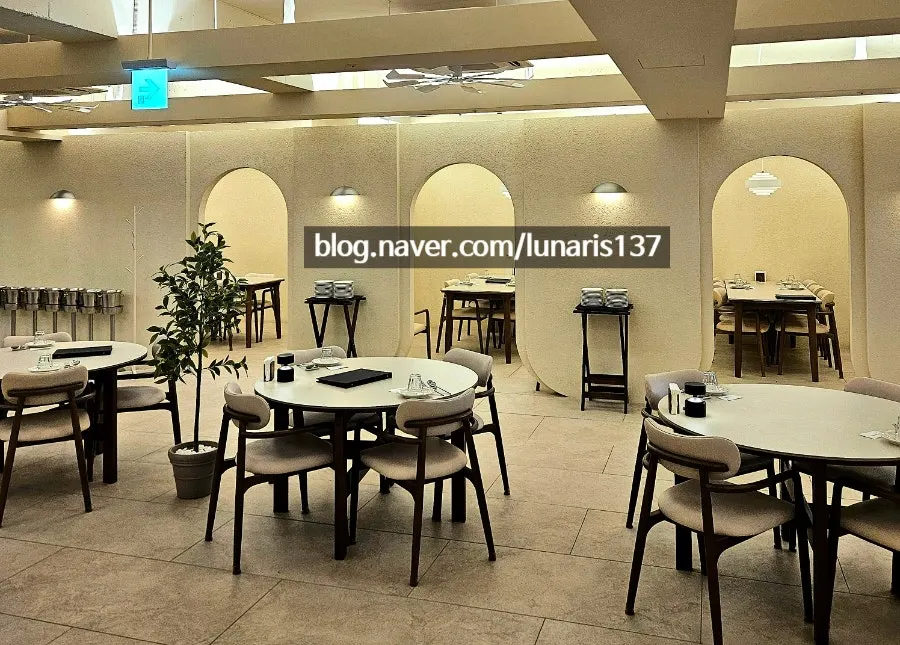 Spacious and comfortable ground-floor dining hall at Osteria Lucia